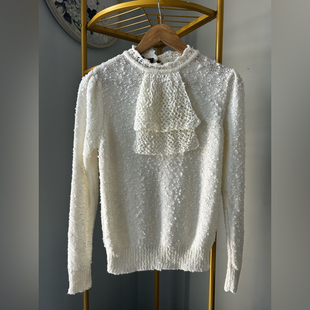vintage 1970s cream textured nubby knit jabot collar sweater by Le Roy size S